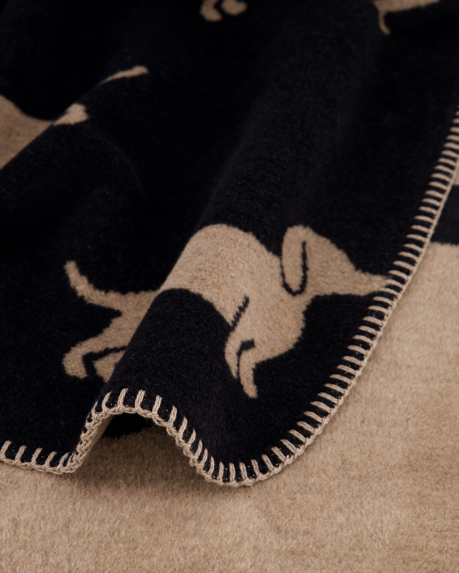 Cawö Wohndecken WE LOVE DOGS 62460 schwarz/beige - 93 - 150x200 cm