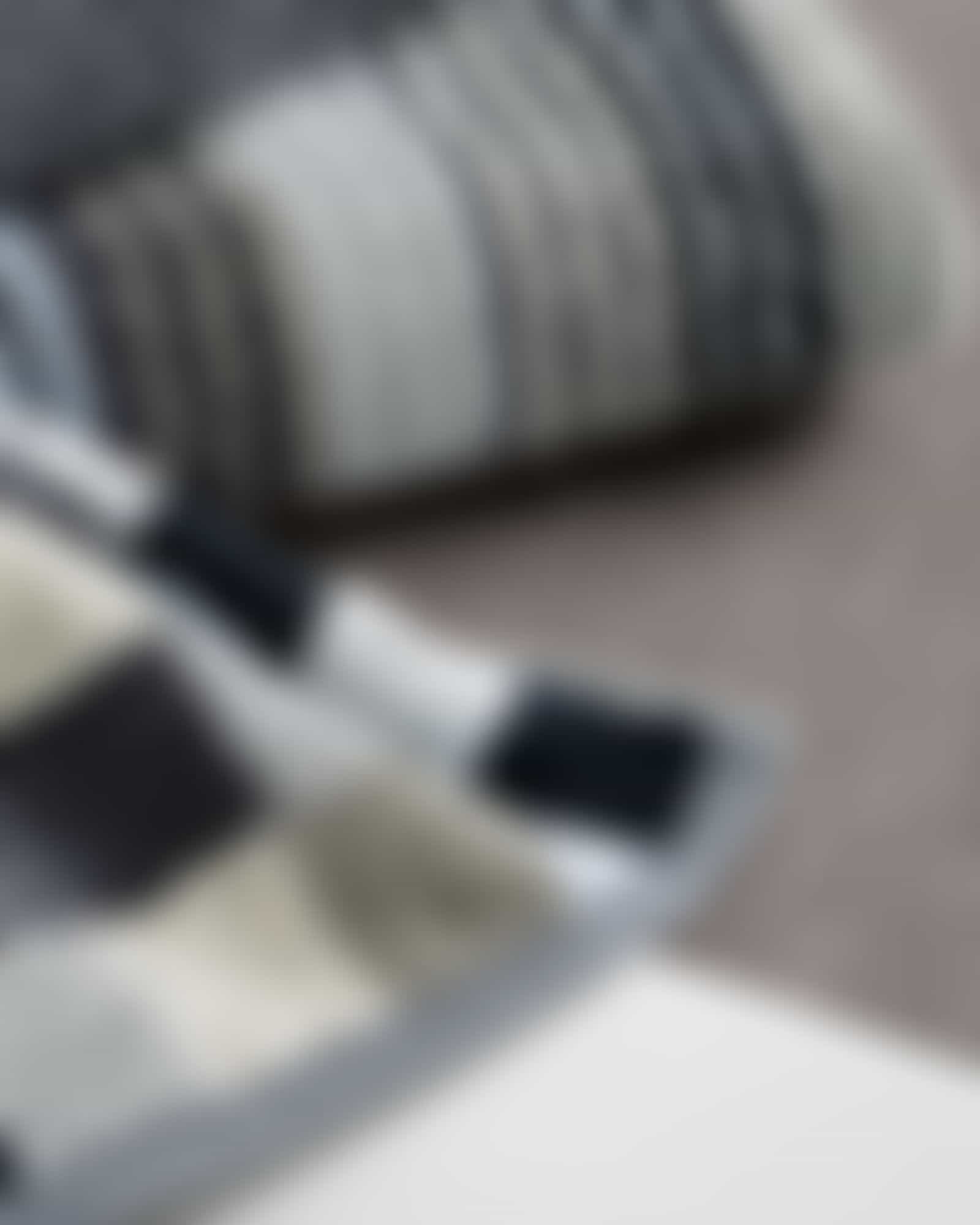 Cawö - Unique Streifen 944 - Farbe: anthrazit - 77 Handtuch 50x100 cm Detailbild 3 Cawö - Unique Streifen 944 - Farbe: anthrazit - 77 Handtuch 50x100 cm Detailbild 3